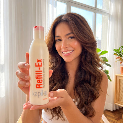 Clienta con cabello restaurado mostrando el Refill-Ex KapilUp